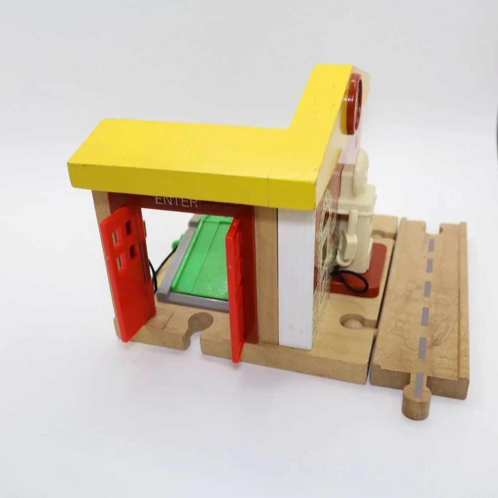 FLAWS** Thomas & Friends Wooden Railway Sodor Service Station Petrol Gas